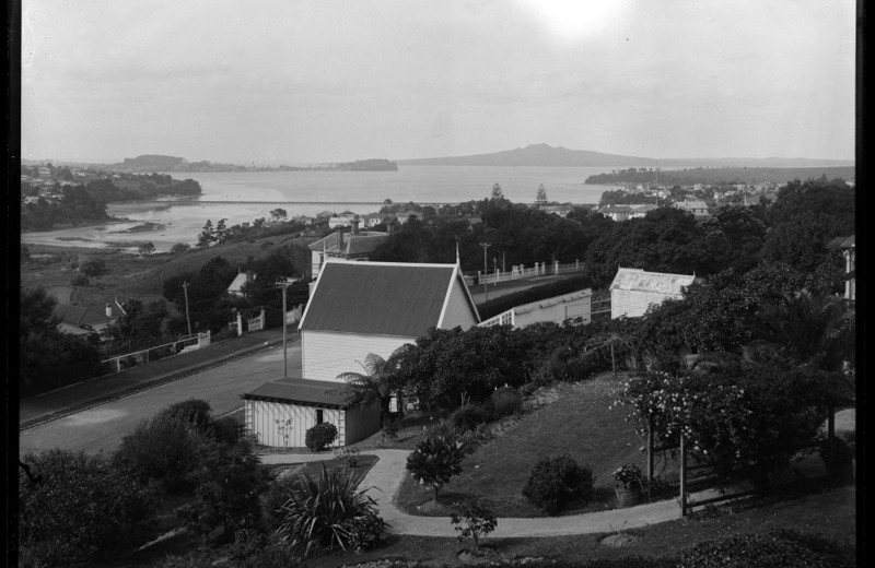 Remuera's famous Arney Crescent (Circa 1920).