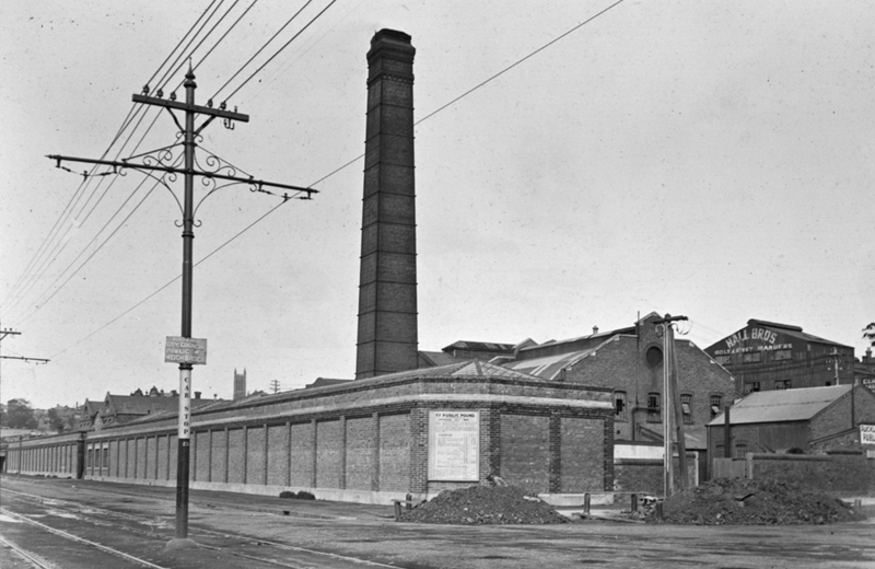 Looking south along Victoria Street West, showing the Auckland City Council depot, showing the destructor chimney,1921. Sir George Grey Special Collections, Auckland Libraries.