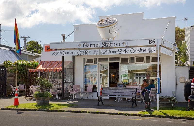 Garnet  Station is a great local cafe with delicious food and also showcases retro and unique Kiwi décor.