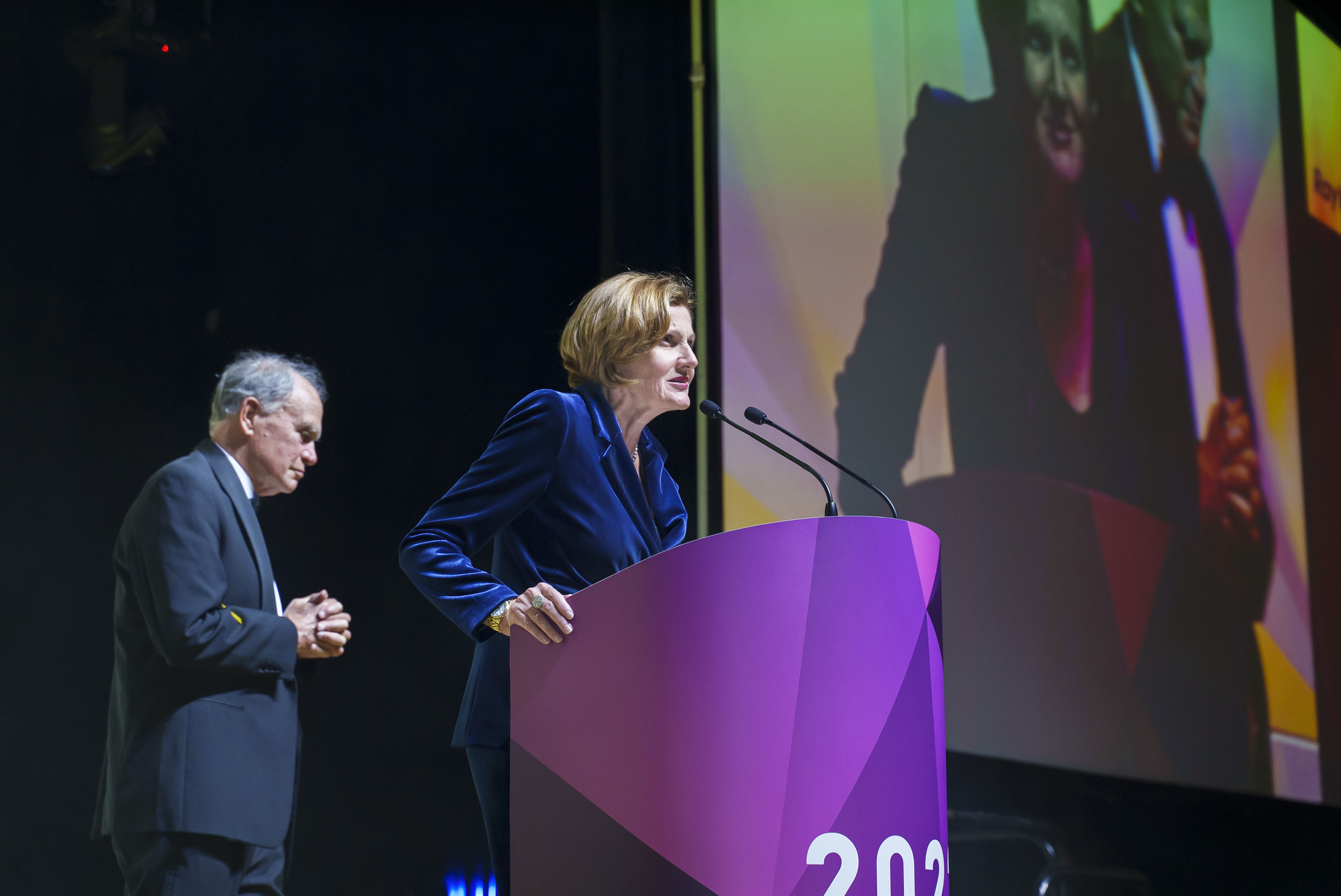 Megan Jaffe accepting Ray White Remuera award as No. 1 NZ Office in 2022.